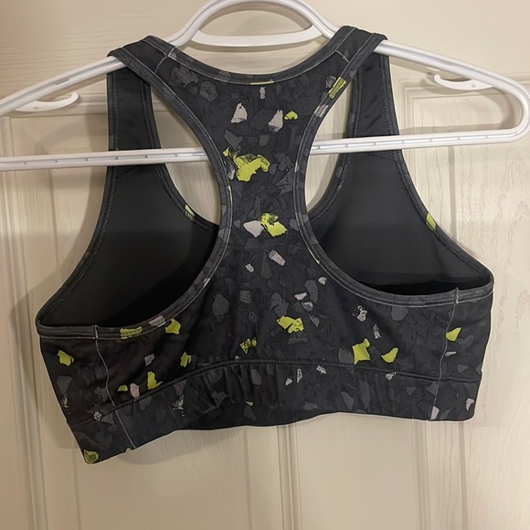 Nike Dri-fit sports bra - Picture 2 of 3